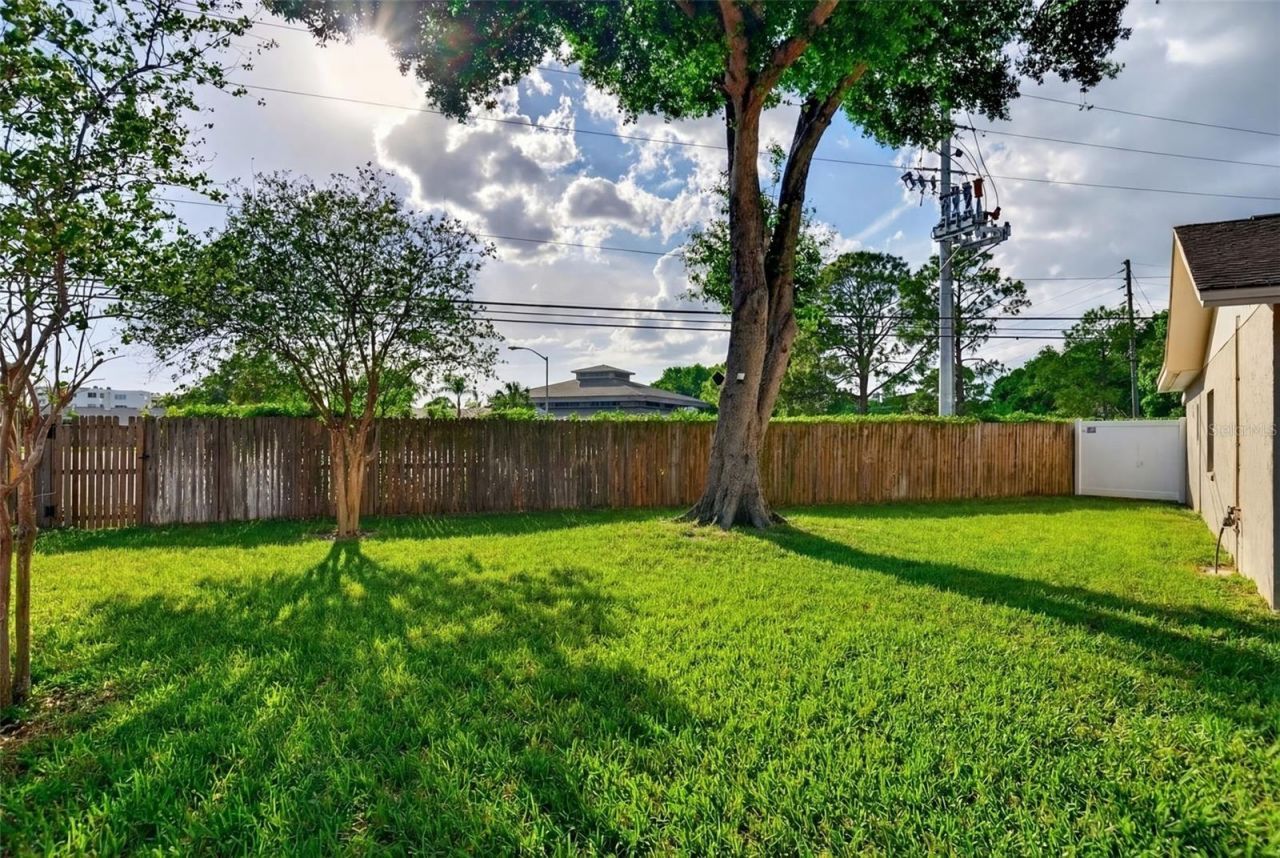 7833 Bristol Court, Saint Petersburg, FL 33709 Photo