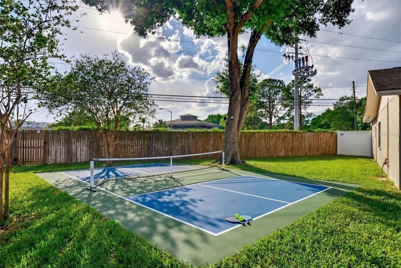 7833 Bristol Court, Saint Petersburg, FL 33709 Photo