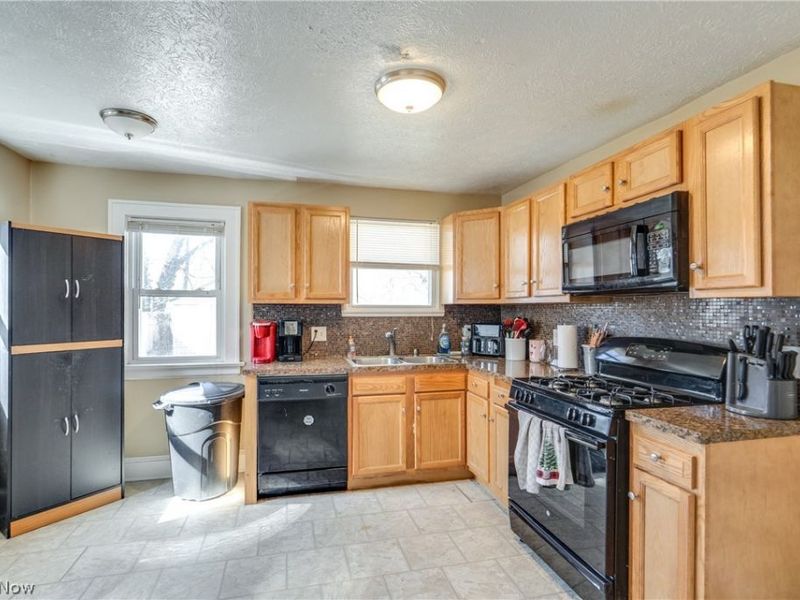 934 Packard Drive , Akron, OH 44320 Photo 18