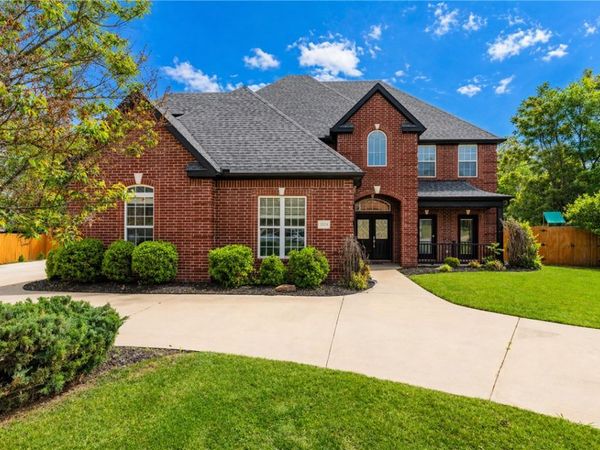 2024 N Freedom Place , Fayetteville, AR 72704