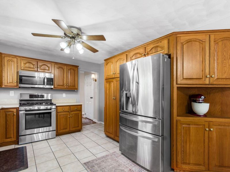 1812 Zuber Road , Grove City, OH 43123 Photo 18