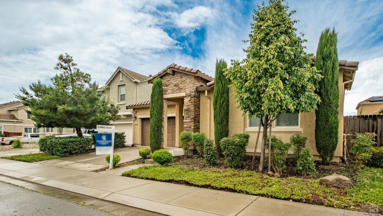 130 Clematis Street, Vacaville, CA 95687 Main Photo