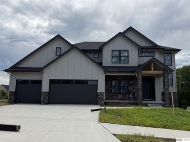 21801 Parkview Drive, Gretna, NE 68028