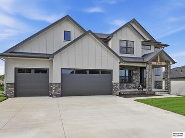 21801 Parkview Drive, Gretna, NE 68028