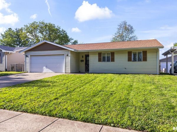 2605 SELKIRK Road, Springfield, IL 62702