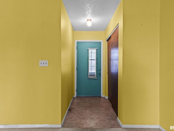 2605 SELKIRK Road, Springfield, IL 62702