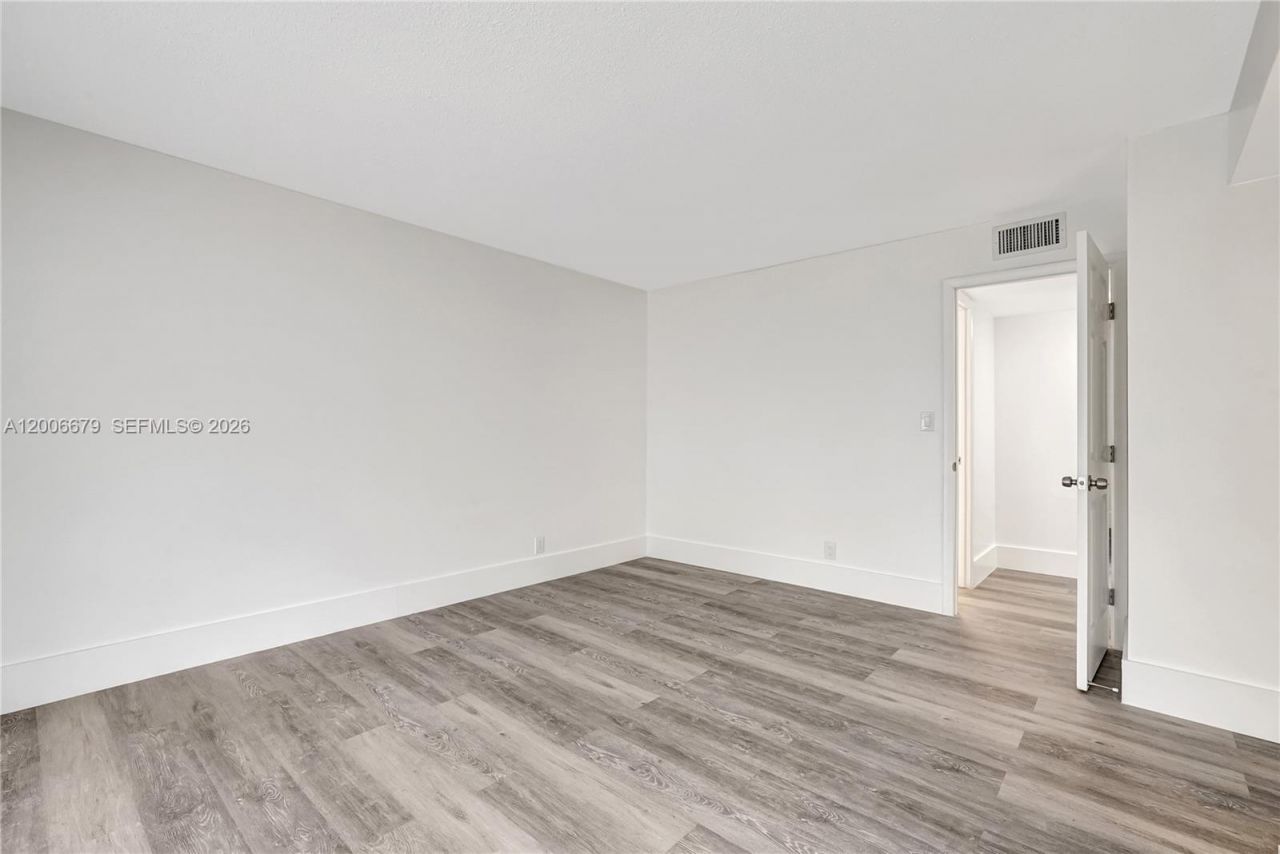 4800 Hillcrest Ln , Unit 207, Hollywood, FL 33021 Photo