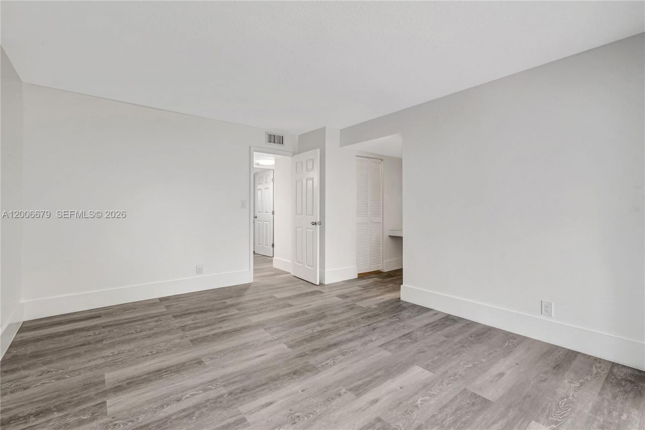 4800 Hillcrest Ln , Unit 207, Hollywood, FL 33021 Photo