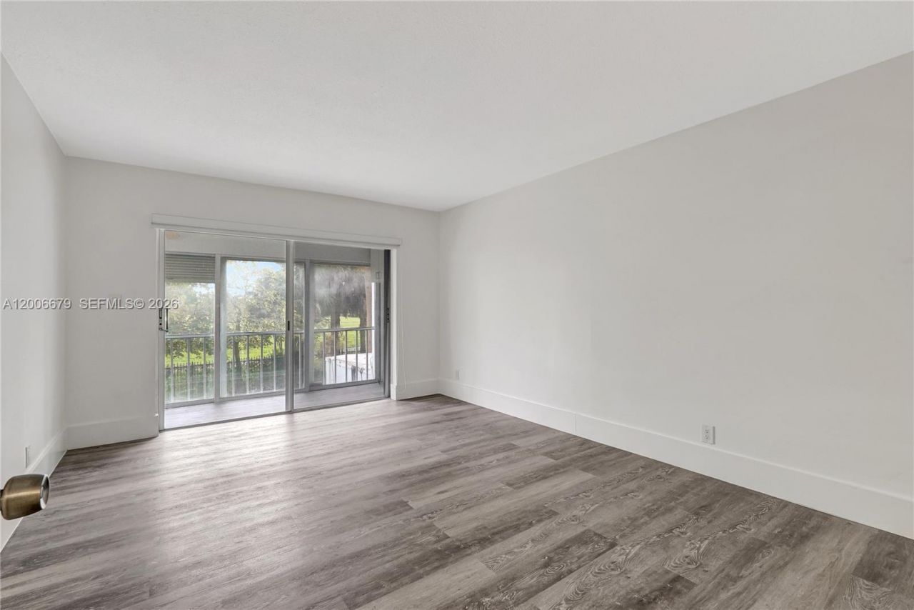4800 Hillcrest Ln , Unit 207, Hollywood, FL 33021 Photo