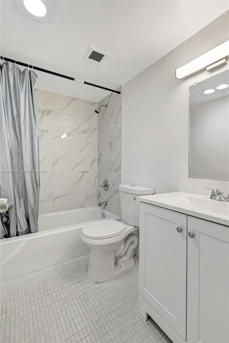 4800 Hillcrest Ln , Unit 207, Hollywood, FL 33021 Photo