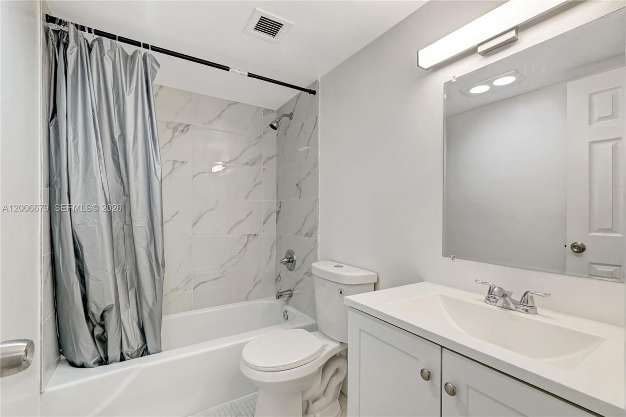 4800 Hillcrest Ln , Unit 207, Hollywood, FL 33021 Photo