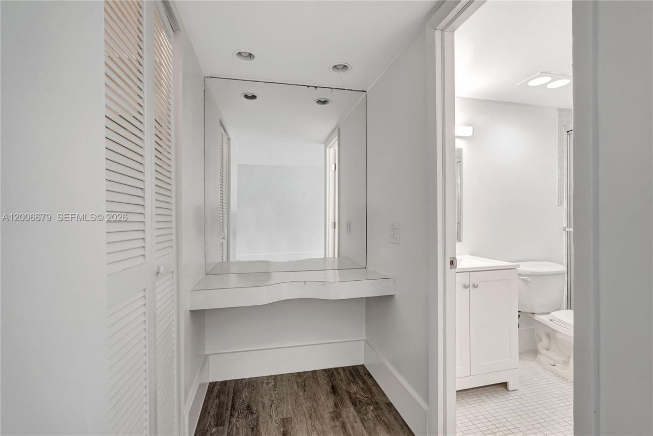 4800 Hillcrest Ln , Unit 207, Hollywood, FL 33021 Photo