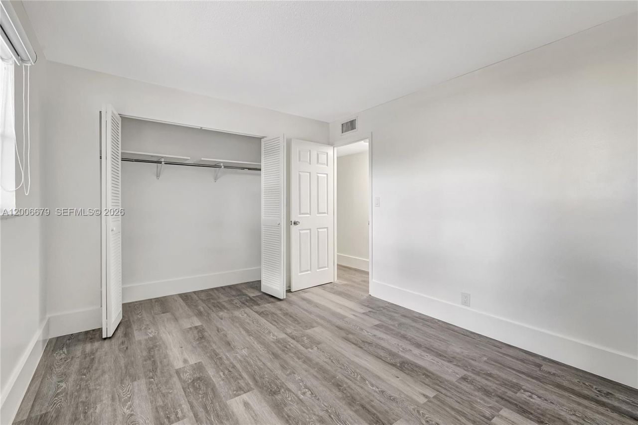 4800 Hillcrest Ln , Unit 207, Hollywood, FL 33021 Photo