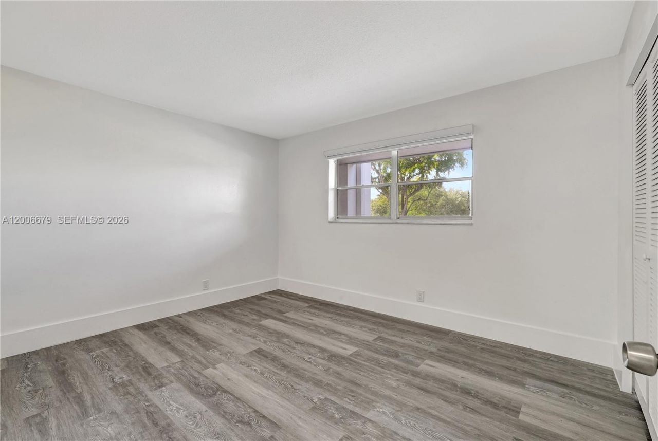 4800 Hillcrest Ln , Unit 207, Hollywood, FL 33021 Photo