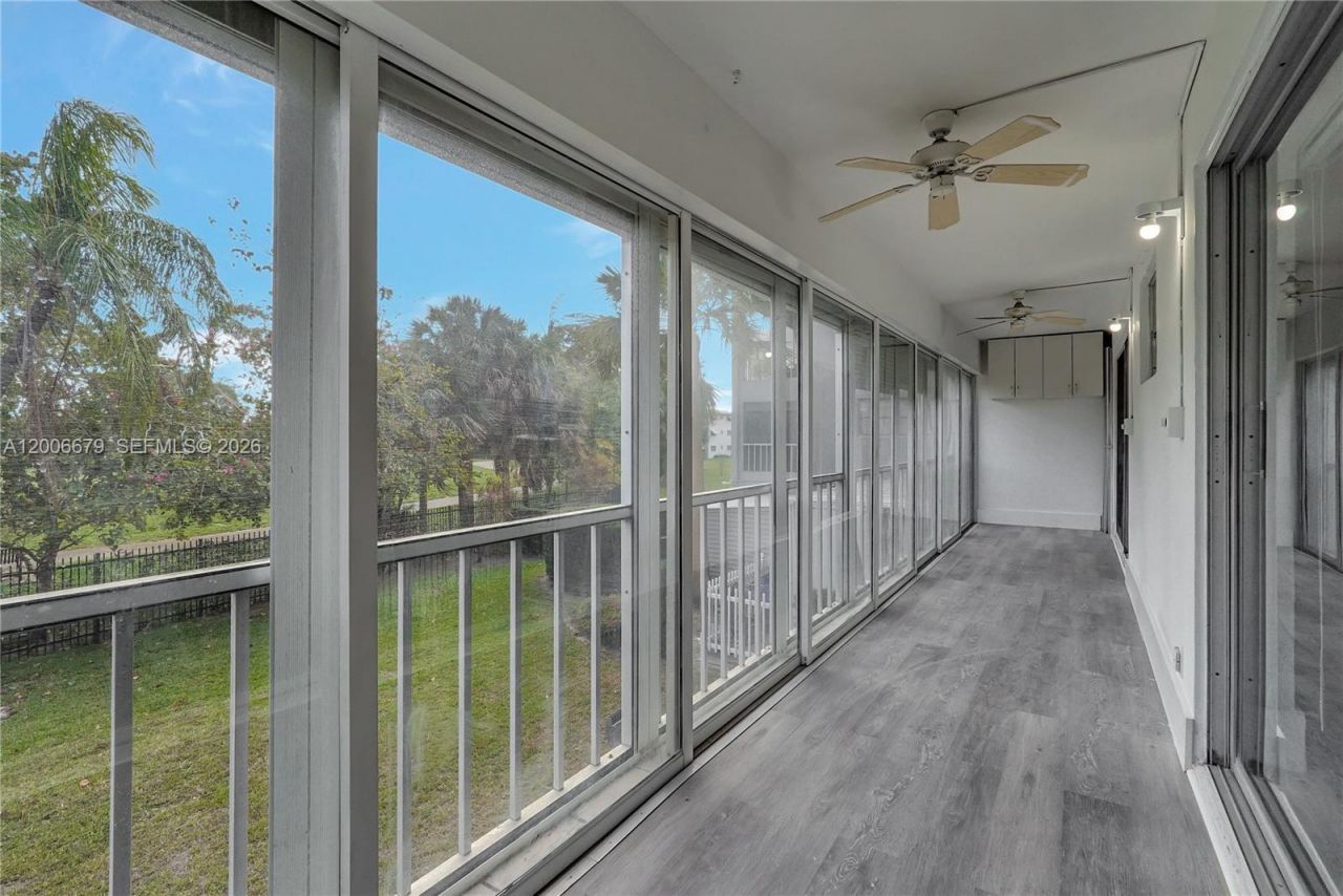 4800 Hillcrest Ln , Unit 207, Hollywood, FL 33021 Photo