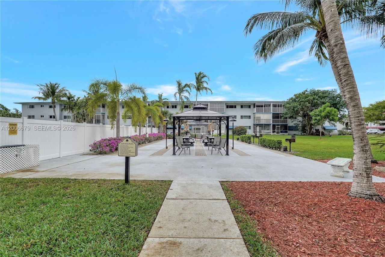 4800 Hillcrest Ln , Unit 207, Hollywood, FL 33021 Photo