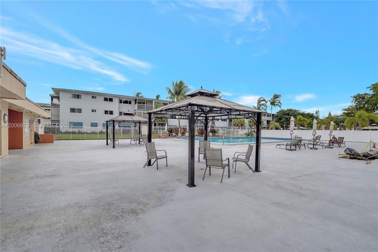 4800 Hillcrest Ln , Unit 207, Hollywood, FL 33021 Photo