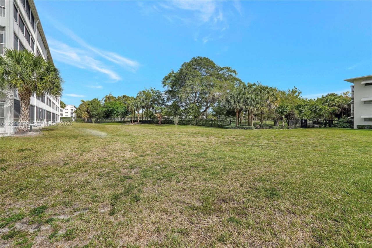 4800 Hillcrest Ln , Unit 207, Hollywood, FL 33021 Photo