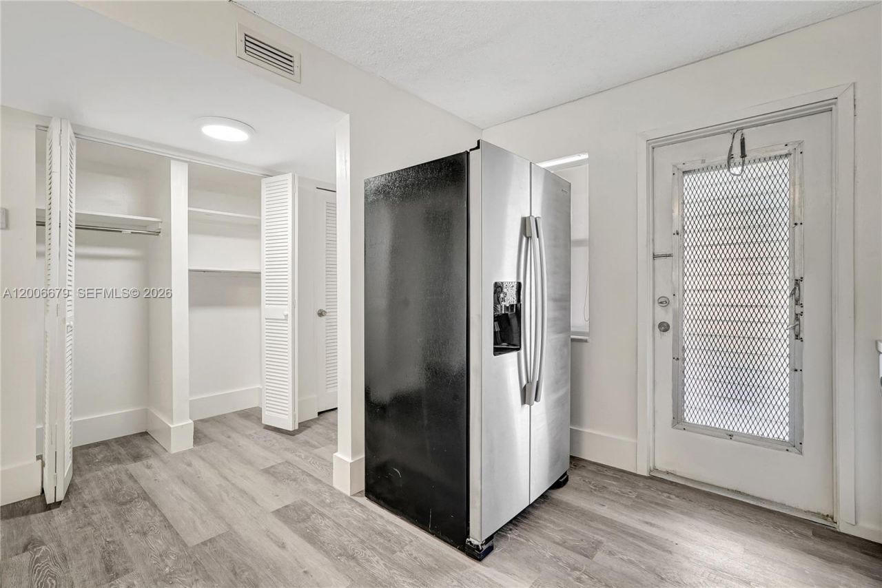 4800 Hillcrest Ln , Unit 207, Hollywood, FL 33021 Photo