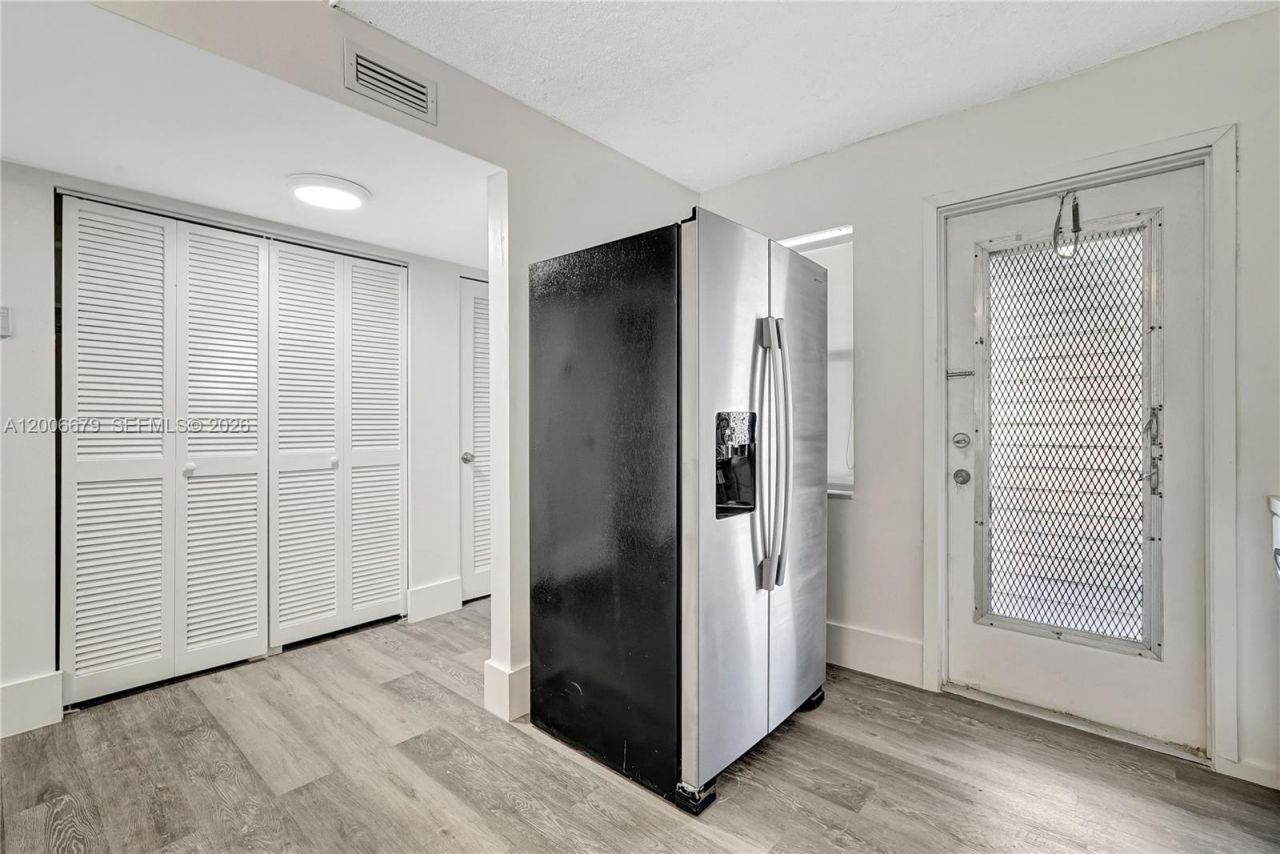 4800 Hillcrest Ln , Unit 207, Hollywood, FL 33021 Photo