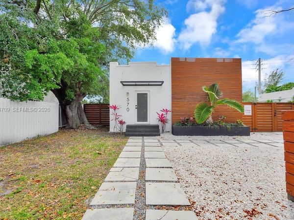 570 NW 48th St , Miami, FL 33127