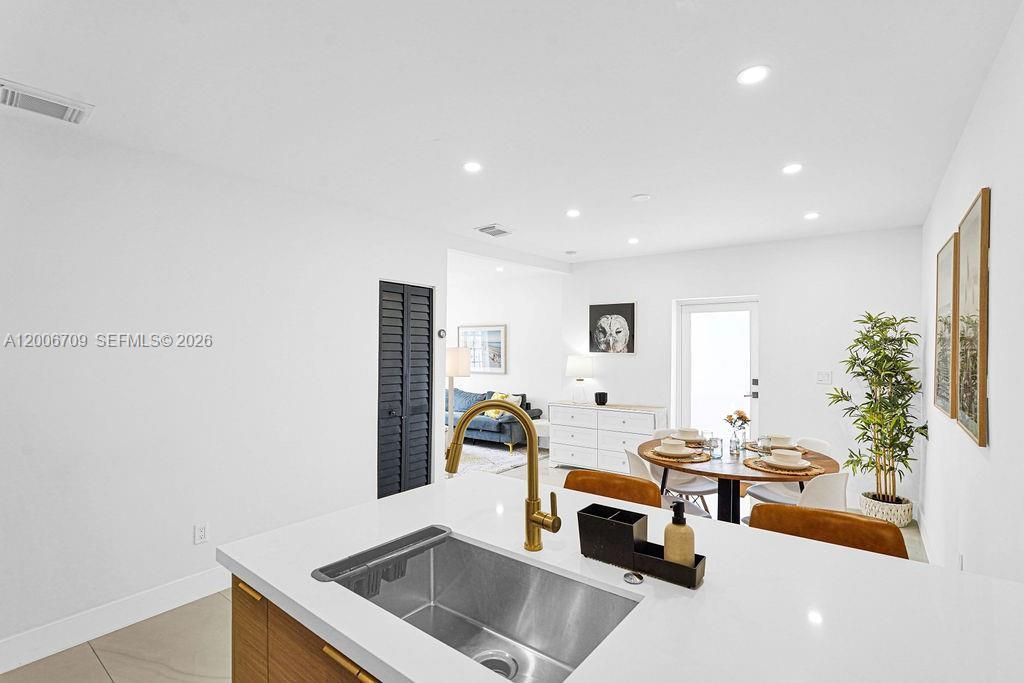 570 NW 48th St , Miami, FL 33127 Photo