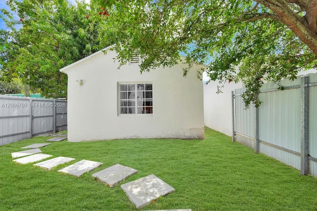 570 NW 48th St , Miami, FL 33127 Photo