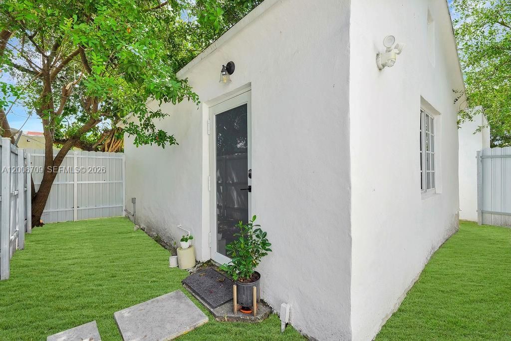 570 NW 48th St , Miami, FL 33127 Photo