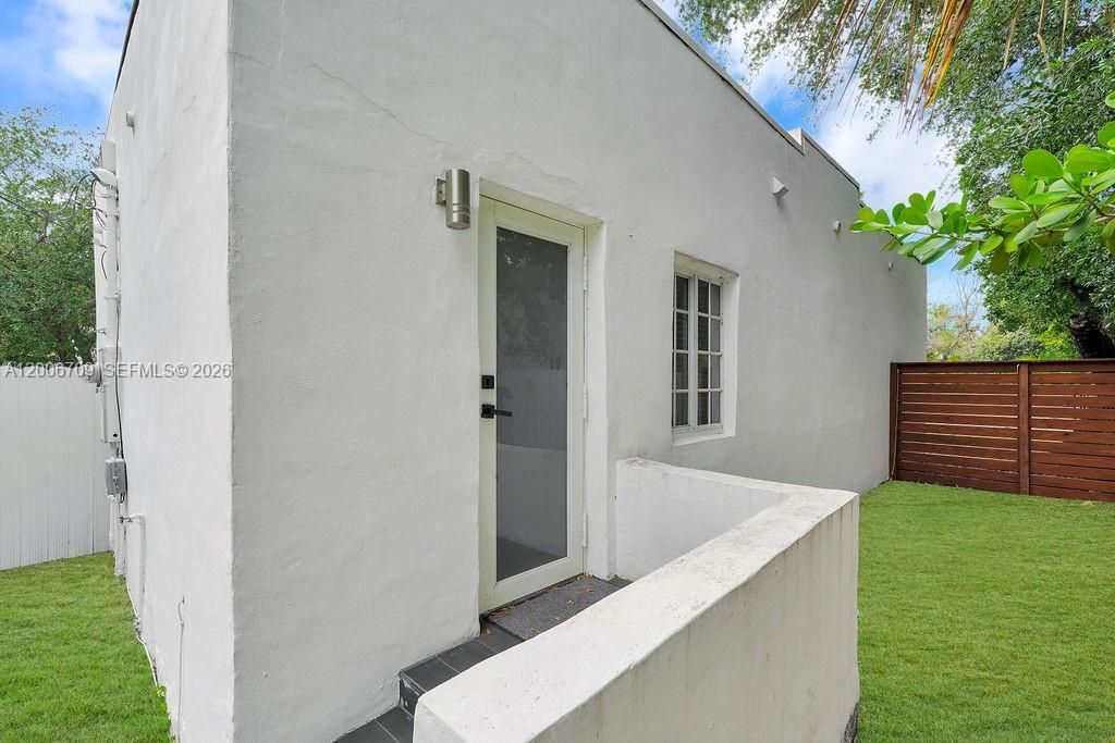 570 NW 48th St , Miami, FL 33127 Photo