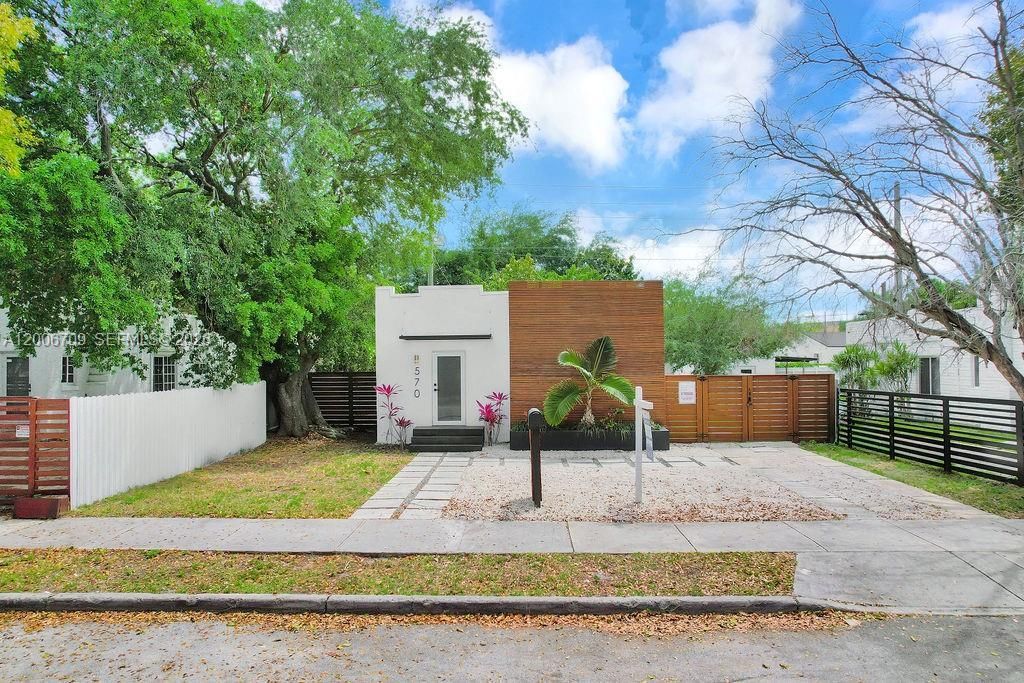 570 NW 48th St , Miami, FL 33127 Photo