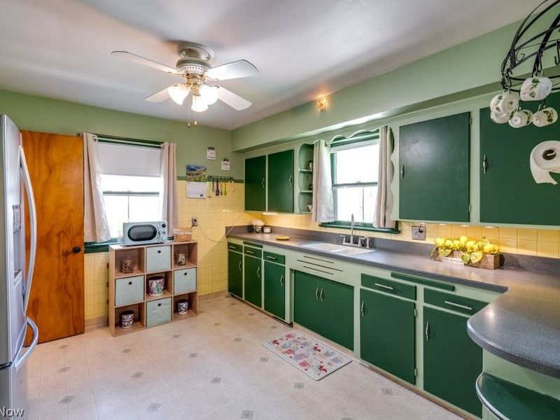 16080 Glenridge Avenue , Middleburg Heights, OH 44130 Photo 10