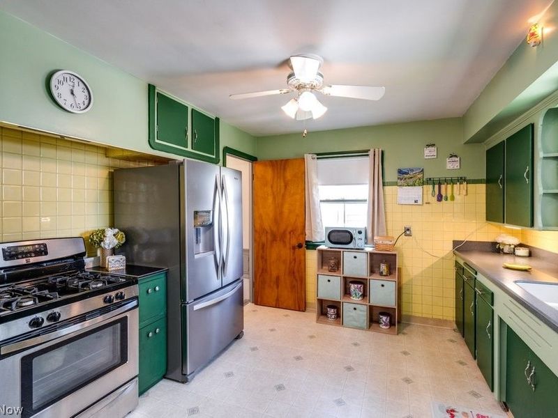 16080 Glenridge Avenue , Middleburg Heights, OH 44130 Photo 11