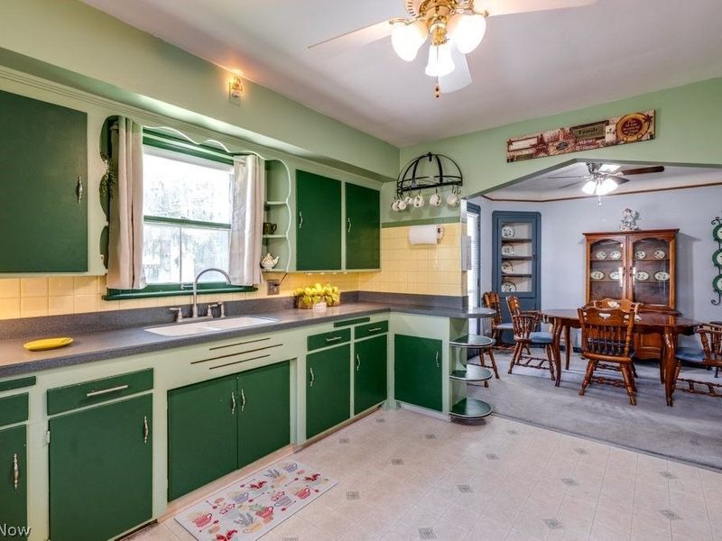 16080 Glenridge Avenue , Middleburg Heights, OH 44130 Photo 13