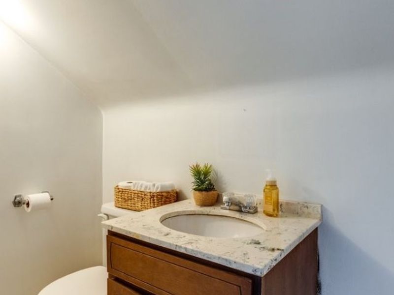 16080 Glenridge Avenue , Middleburg Heights, OH 44130 Photo 23