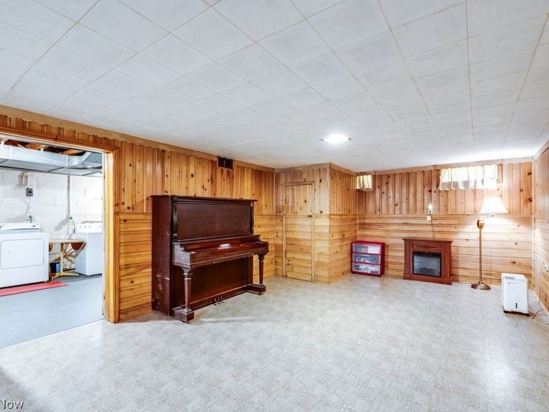 16080 Glenridge Avenue , Middleburg Heights, OH 44130 Photo 24