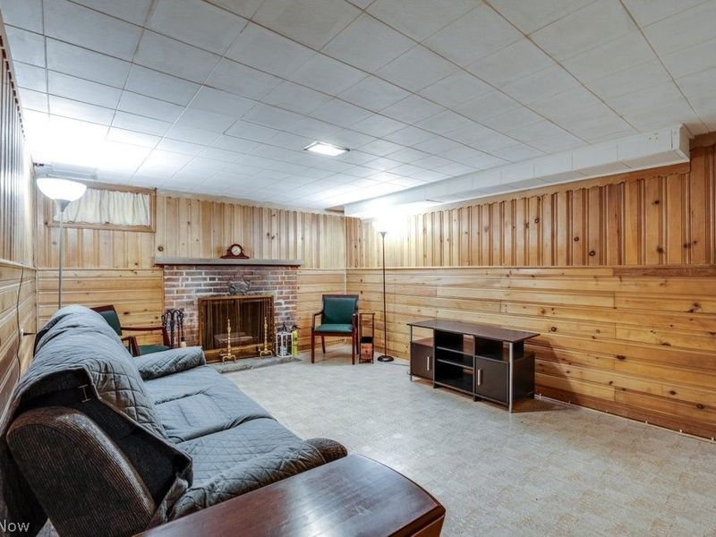 16080 Glenridge Avenue , Middleburg Heights, OH 44130 Photo 25