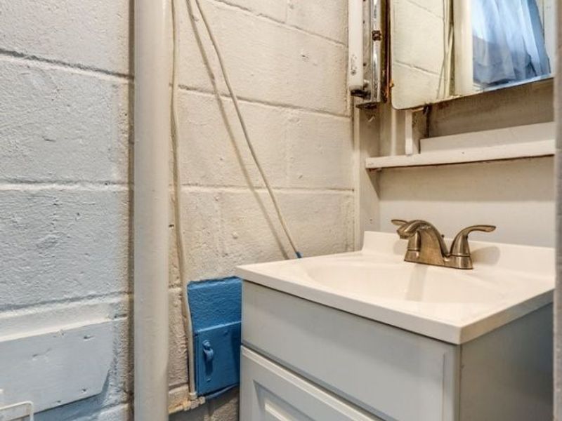 16080 Glenridge Avenue , Middleburg Heights, OH 44130 Photo 26