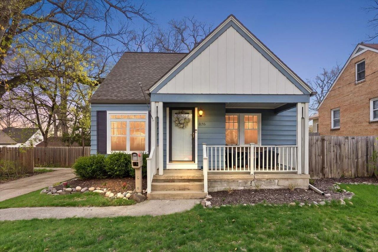 876 Burke Avenue Ne, Grand Rapids, MI 49503 Main Photo