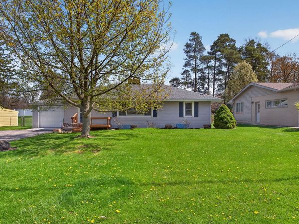 2325 Maple Drive, Jackson, MI 49203