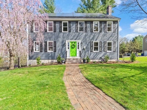 7 Holbrook St, Medway, MA 02053