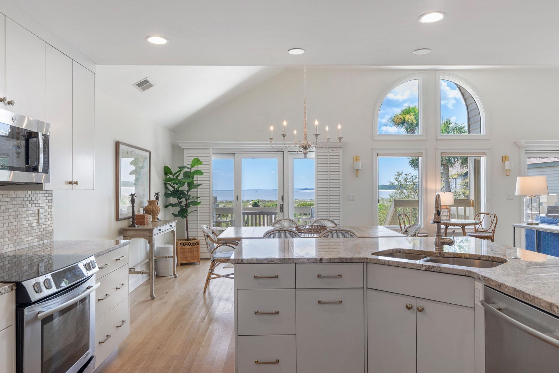 1394/96 Pelican Watch Villas Photo 4