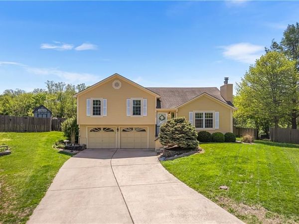 909 SW Daney Court, Lee's Summit, MO 64081