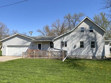 76 4th Avenue E, Wood Lake, MN 56297