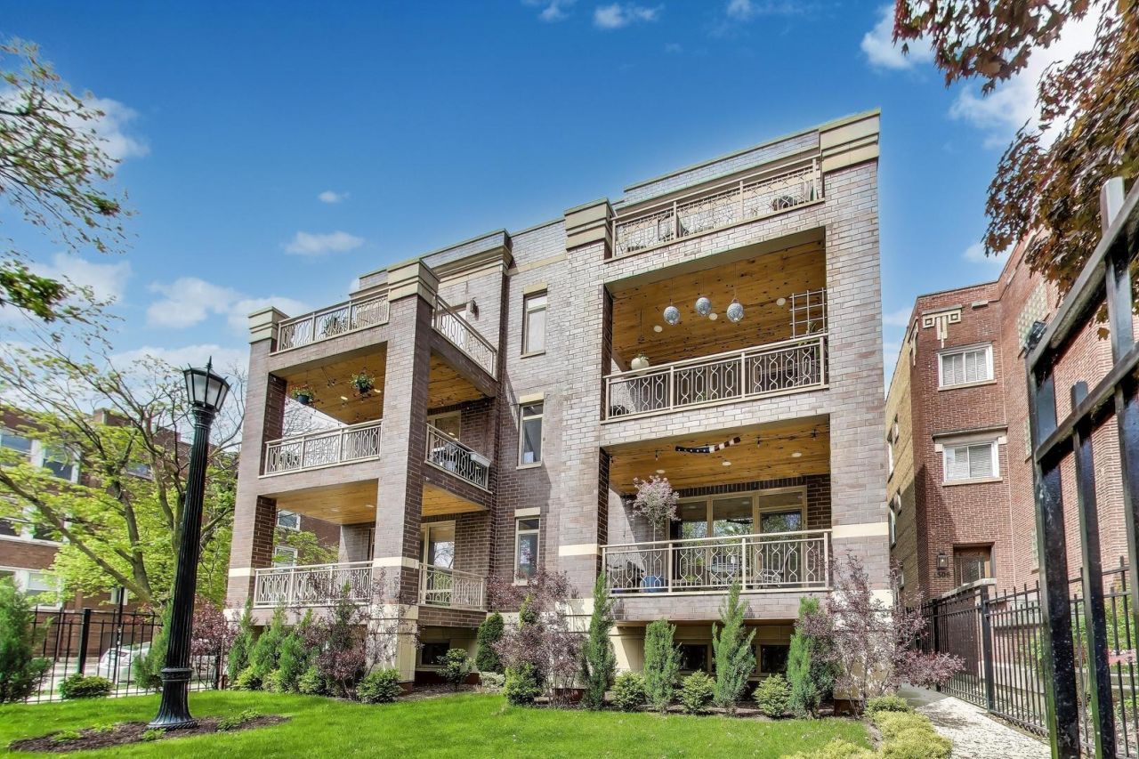 1346 W Sunnyside Avenue, Unit 2A, Chicago, IL 60640 Main Photo