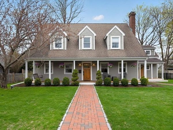 18 Crowes Ln, Hingham, MA 02043