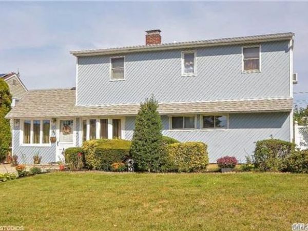 51 Friendly , Hicksville, NY 11801