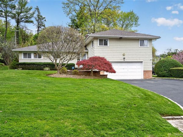 2 Vanad Drive , East Hills, NY 11576