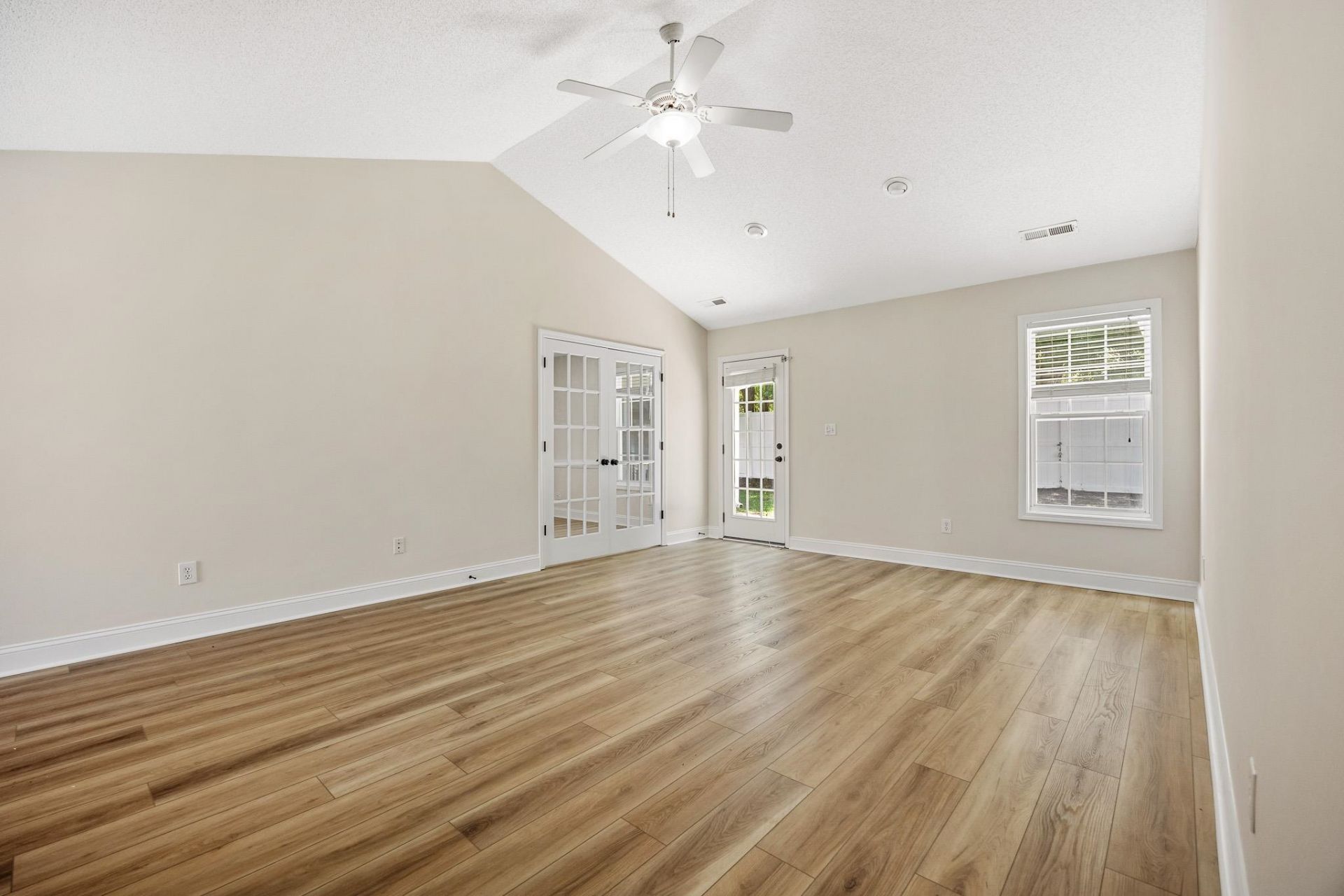 243 Jessica Lakes Dr. Photo 6