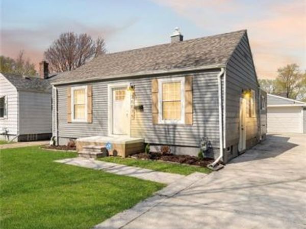 20075 Washtenaw Street, Harper Woods, MI 48225