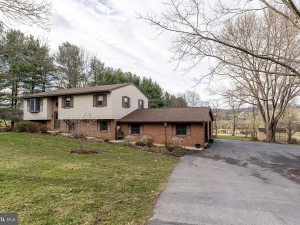 156 HORSE HAPPY ROAD , NEWMANSTOWN, PA 17073
